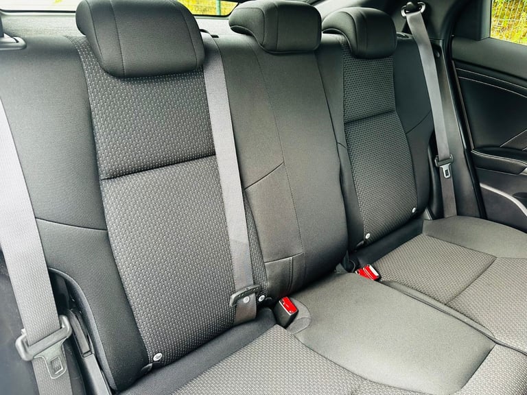 Great Condition Pearl-scent white Honda Civic 2016 5 doors