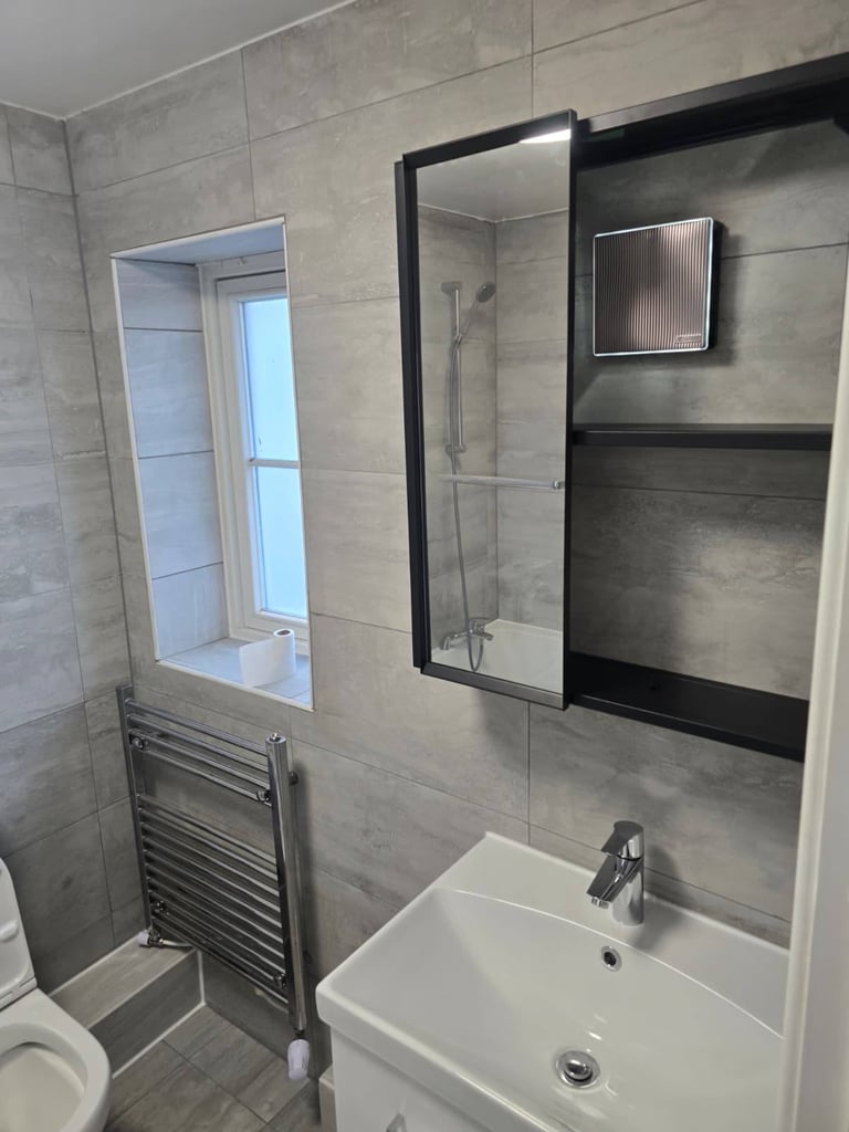 🌟 NEWLY-REFURBISHED 3/4 BED SEMI-DETACHED HOUSE – OXLEY PARK, MK4 🌟 Available Now – £1,695 pcm ***