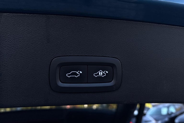 2022 Volvo XC40 Recharge Twin 78kWh Ultimate SUV 5dr Electric Auto AWD (408 ps) ESTATE Electric A...