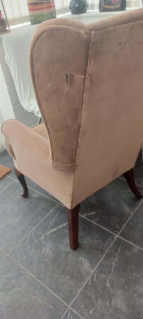Wing cosy brown Chair.  Living bedroom furniture