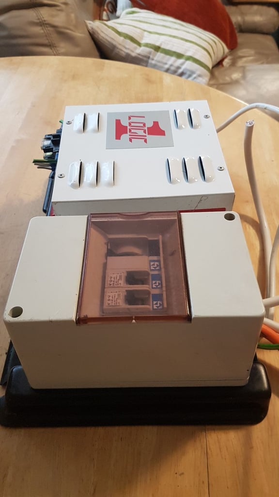 LOGIC 1 power supply and battery charger with panel control for camper, caravan, motorhome or boat.
