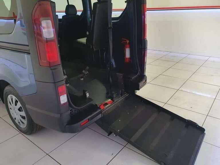 2021 Renault Trafic 2.0 dCi ENERGY SL28 Business 7 Seats 5dr MPV Diesel Manual