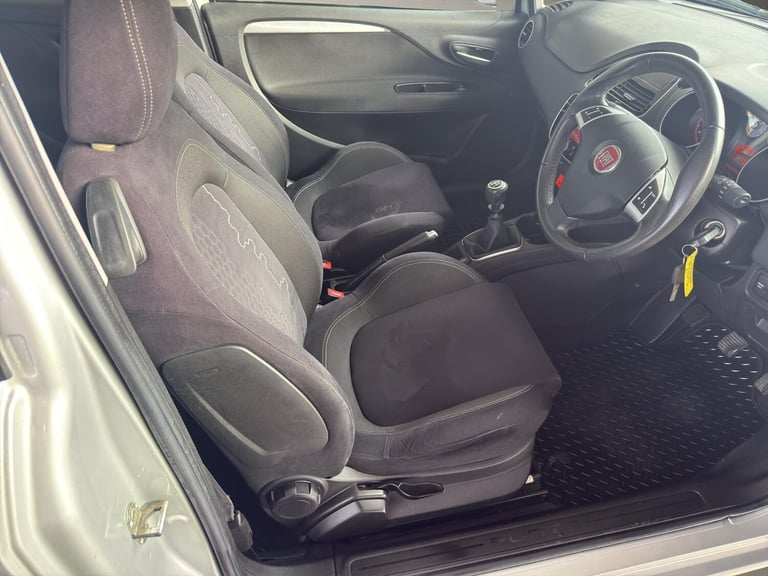 2013 Fiat Punto 1.4 Easy 3dr HATCHBACK Petrol Manual