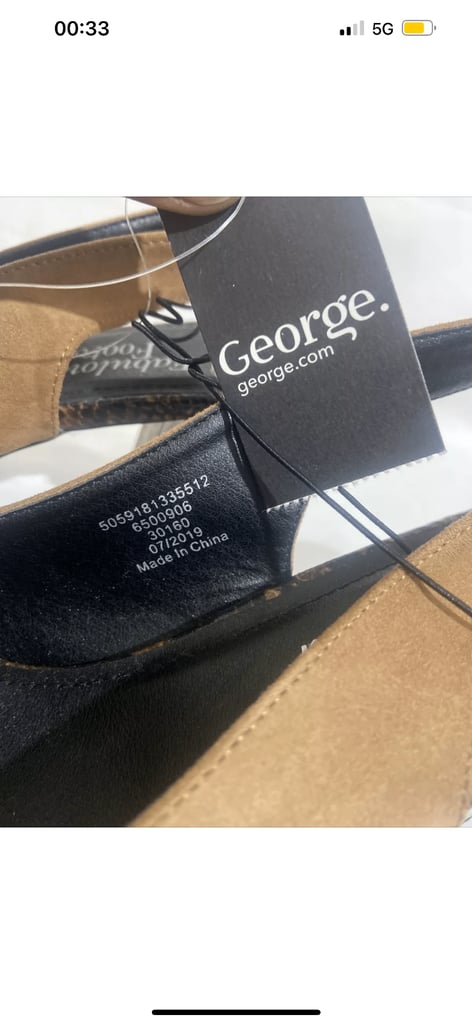 Women’s size 8 ankle boots suede tagged  