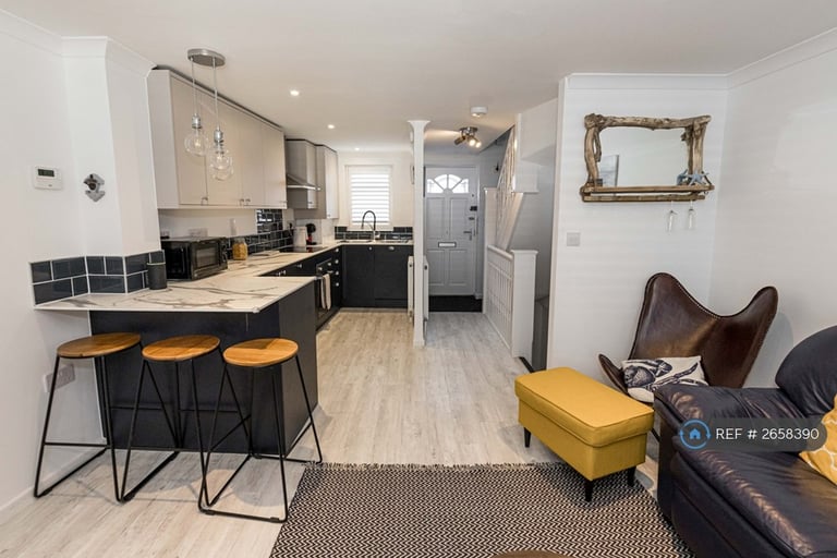 image for 3 bedroom house in Norwich Road, Bournemouth, BH2 (3 bed) (#2658390)