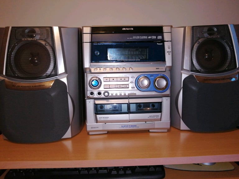 Boxed Aiwa midi hi fi system. No speakers