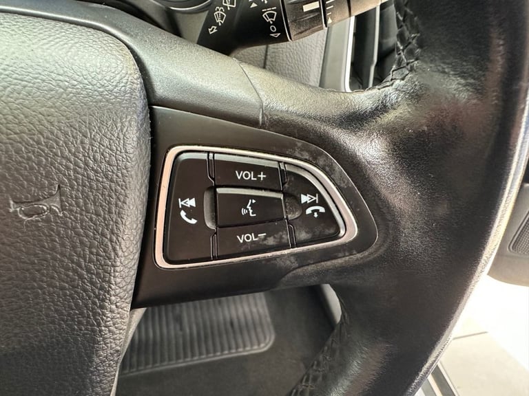 2015 Ford Focus 1.0 EcoBoost 125 Titanium 5dr HATCHBACK PETROL Manual