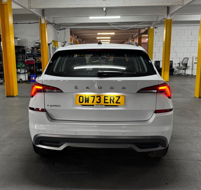 One Owner | Rear parking sensors| Apple Car play