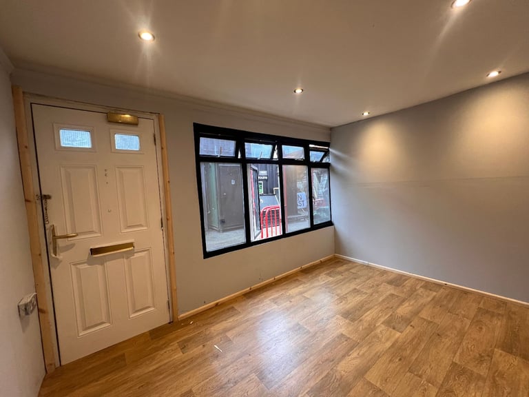 Beauty Rooms  - Nails , Hair, Lashes, Office , Tattoo Spaces to Rent East London 