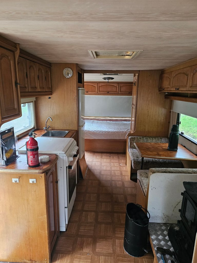 Twin Axle 2000 Tabbert Comtesse 6  (4 Birth) 