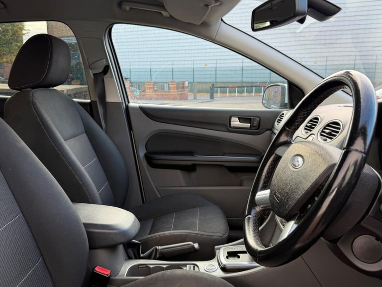 2010 Ford Focus 1.6 Titanium 5dr Auto HATCHBACK PETROL Automatic