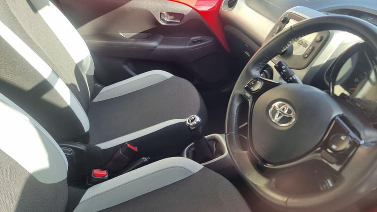 2016 Toyota AYGO 1.0 VVT-i x-play Euro 6 5dr HATCHBACK Petrol Manual