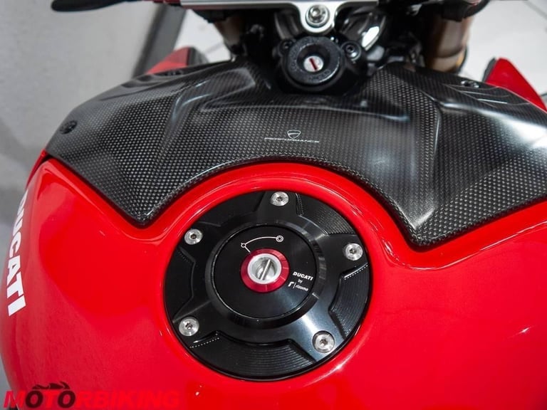 2020 (70) Ducati Streetfighter V4S - Beautiful bike with extras & Ducati history