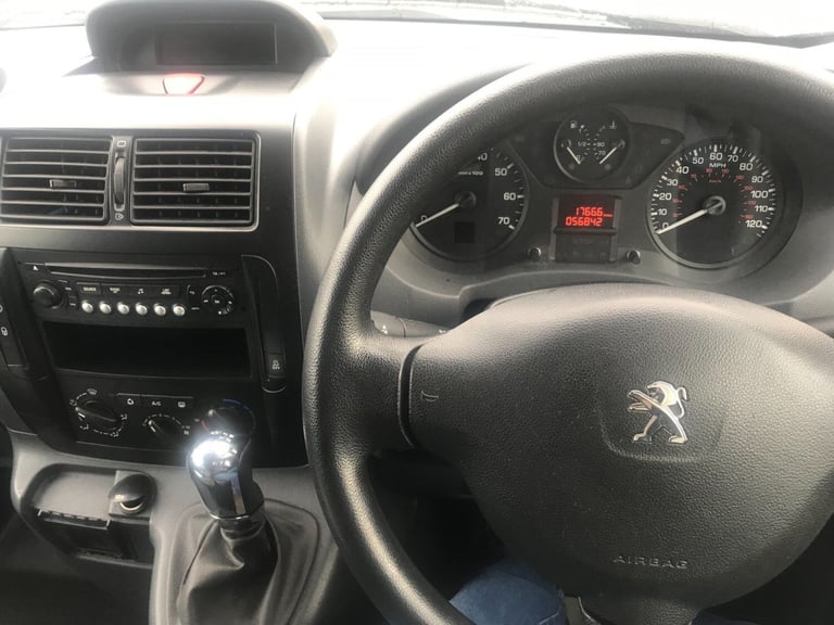 2014 Peugeot Expert Tepee 2.0 HDi Tepee Comfort L2 4dr MPV Diesel Automatic