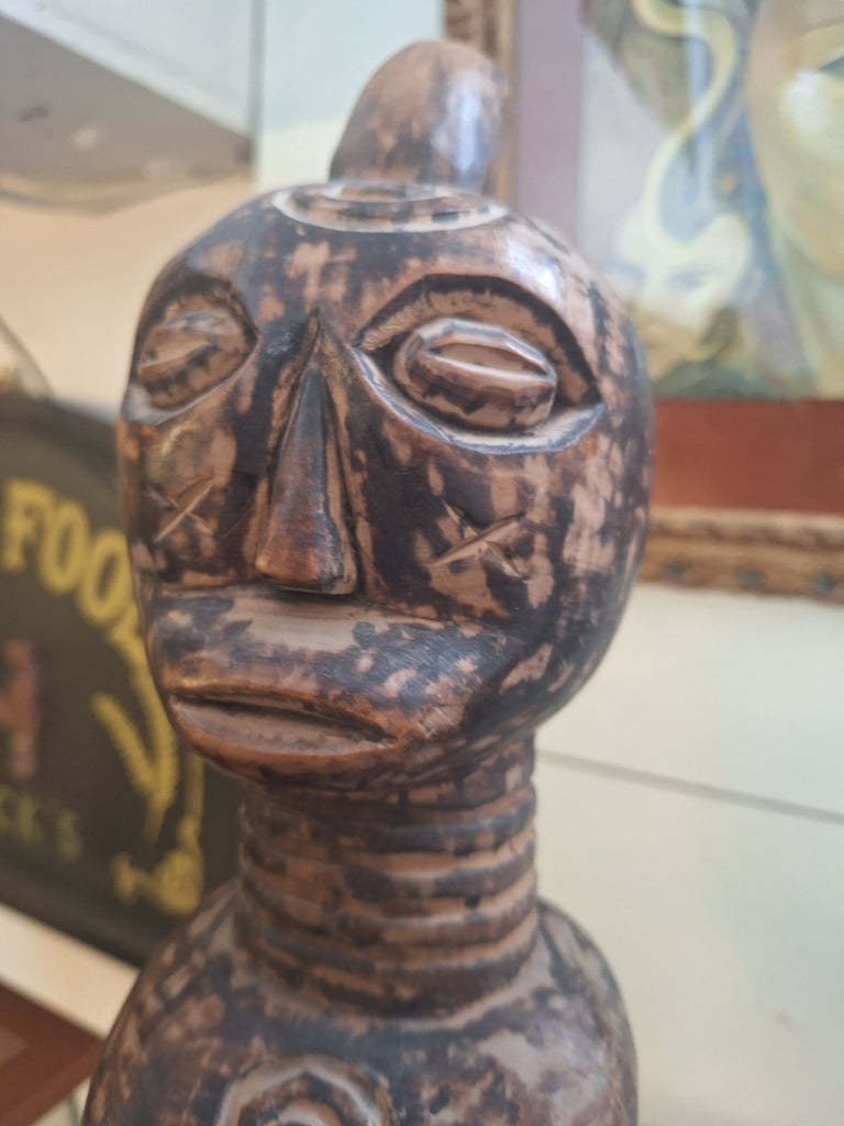 Vintage staute 
