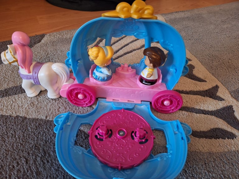 Children's pull a long horse & carriage with 2 little people 