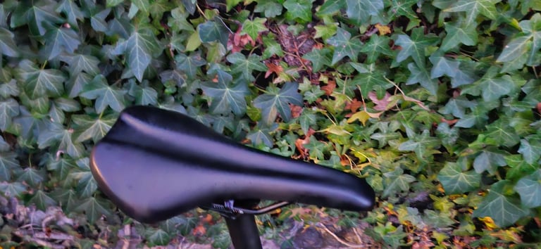 TREK MARLIN 5, 29ER HARDTAIL WITH HYDRAULIC BRAKES [USED TWICE SIZE LARGE £300