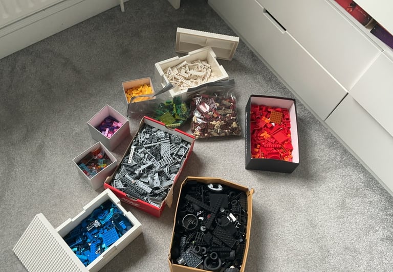 Mix of Lego bricks