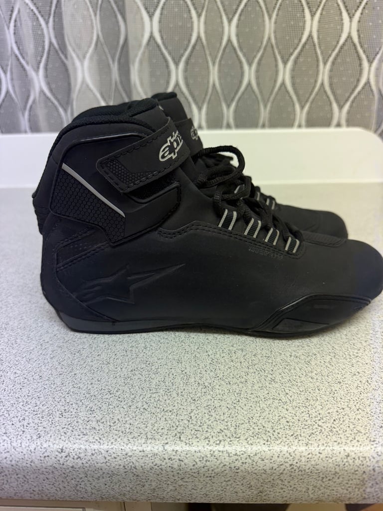moterbike boots size 6 