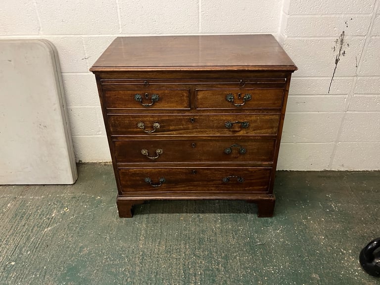 image for George III mahogany bachelor’s chest