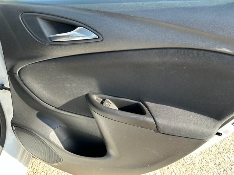 2018 Vauxhall Astra 1.0i Turbo ecoTEC SRi Hatchback 5dr Petrol Manual Euro 6 (s/s) (105 ps) Hatch...