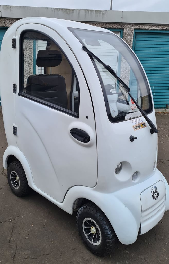 Cabin mobility scooter just serviced can deliver to you 