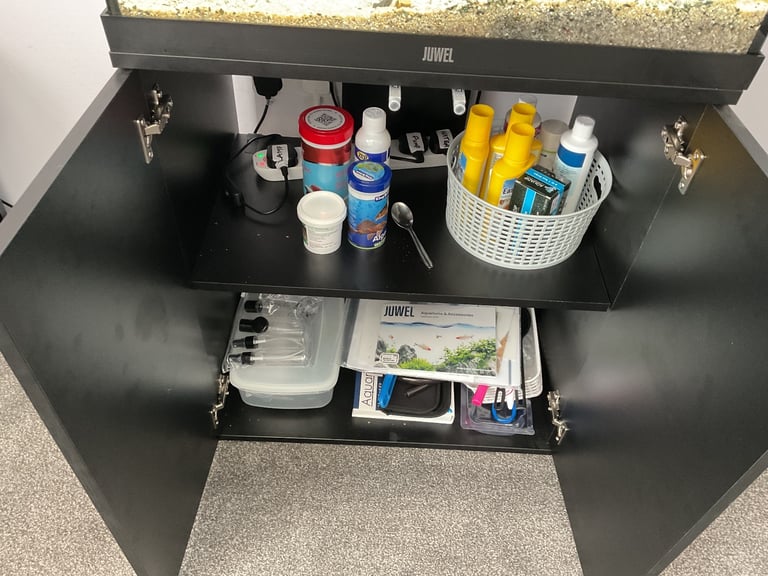 JUWEL LIDO 120 LTR Aquarium with cupboard only 2 months old !