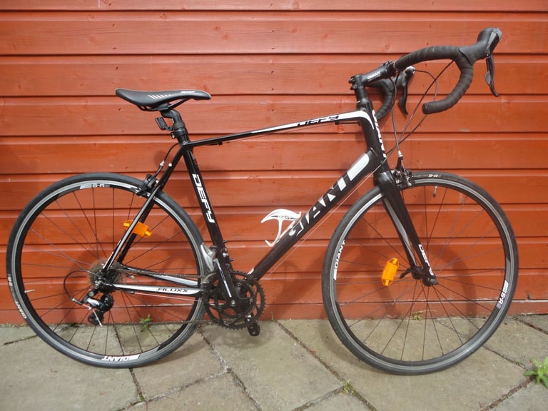 image for Giant defy road bike, 22 inch 56 cms lightweight frame, 28 inch wheels, 18 gears, working order