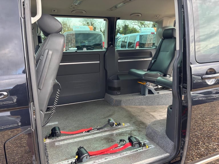 VOLKSWAGEN CARAVELLE DRIVE FROM WHEELCHAIR ACCESSIBLE VEHICLE 2.0 TDI
