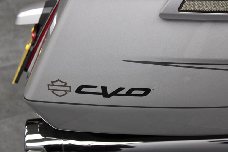 2023 Harley-Davidson FLHXSE CVO Street Glide in Dark Platinum