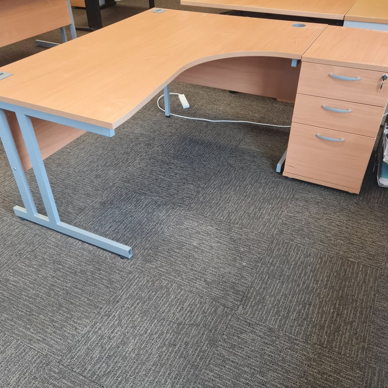Beech managers corner office desks with 