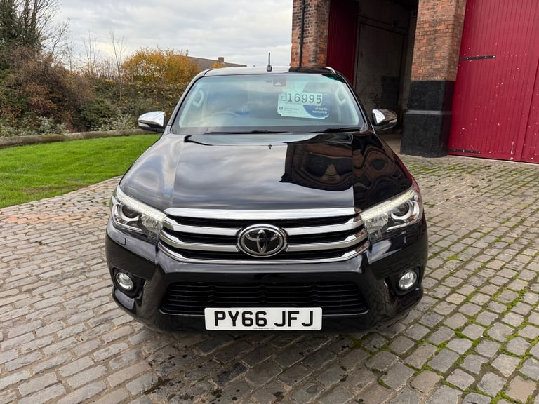 2017 Toyota Hilux Invincible D/Cab Pick Up 2.4 D-4D PICK UP Diesel Manual