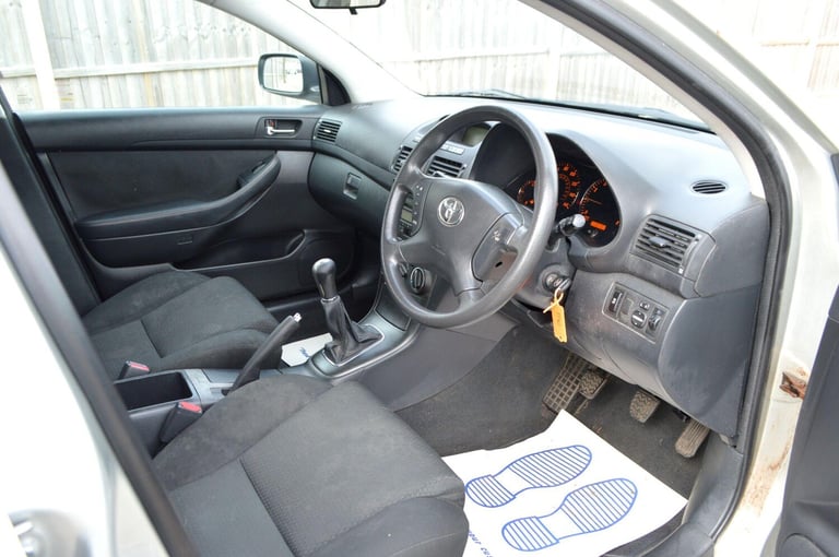 Toyota Avensis 1.8 VVT-i T3-S 5dr Petrol Manual - Image 12