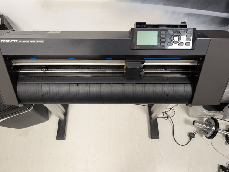 Graphtec CE7000-60 Cutter with Sensor and Stand