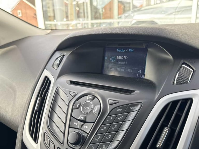 2014 Ford Focus 1.6 125 Zetec Navigator 5dr Powershift HATCHBACK PETROL Automatic