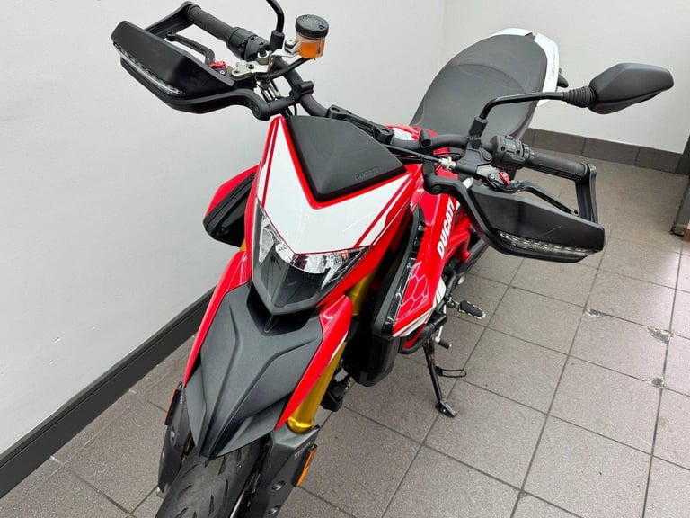 DUCATI HYPERMOTARD 939 SP RED 2016 16 REG, 10,111MILES USED MOTORCYCLE