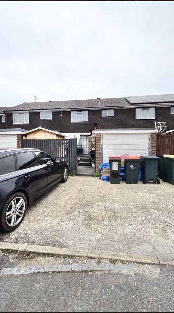 Specious 4 Bedroom house to rent on Downland Drive, Southgate, Crawley