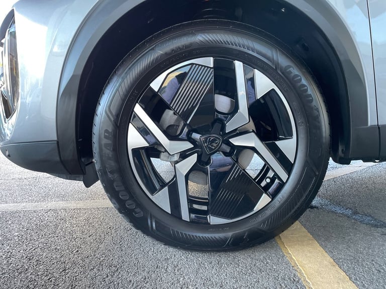 2025 Peugeot 2008 1.2 PureTech 130 Allure 5dr Estate Petrol Manual