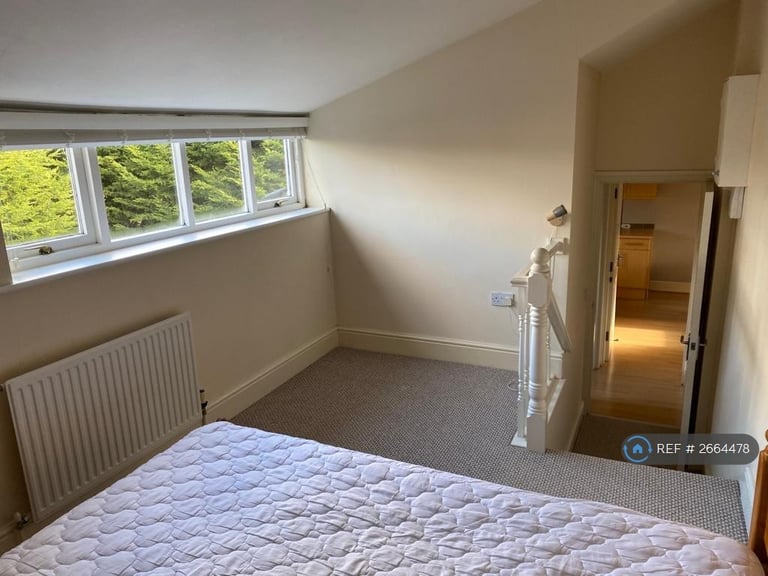 1 bedroom flat in Barlow Moor Road, Manchester, M20 (1 bed) (#2664478)