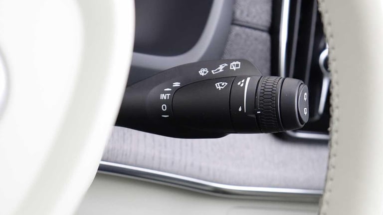 2025 Volvo XC90 T8 AWD PHEV Ultra Dark (Blond, Sunroof, Bowers &amp; Wilkins, 360 Camera) ESTATE ...