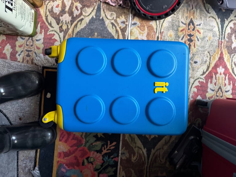 IT Childrens Lego shaped cabin luggage 