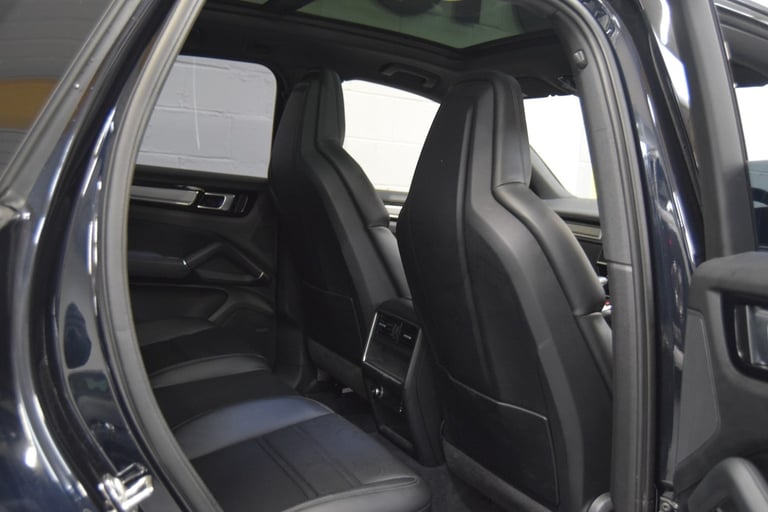 PORSCHE CAYENNE 3.0 V6 E-Hybrid 17.9kWh Platinum Edition 2022