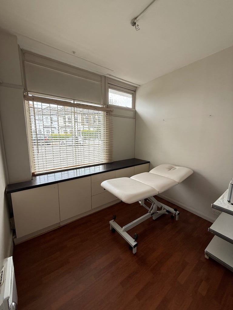 Large Beauty Room To Rent in Fulham / Private Room To rent / Beauty Room
