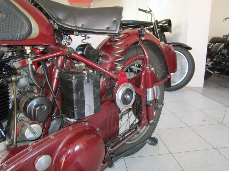 BSA B31 350 CC CLASSIC MOTORCYCLE