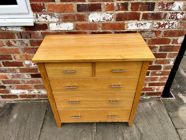 Solid Oak Chest of Drawers - Excellent Condition 