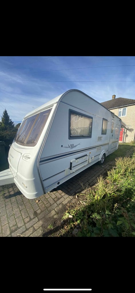 2005 COACHMAN VIP 520/4