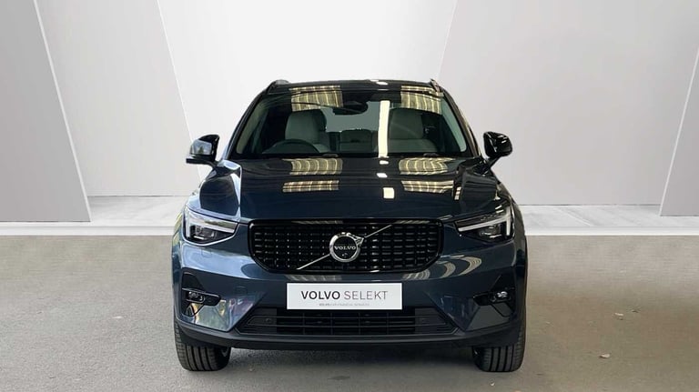 2025 Volvo XC40 2.0 B4P Ultra Dark 5dr Auto SUV Petrol Automatic