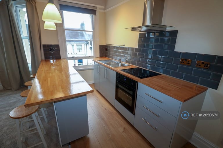 2 bedroom flat in Compton Road, Brighton, BN1 (2 bed) (#2650670)