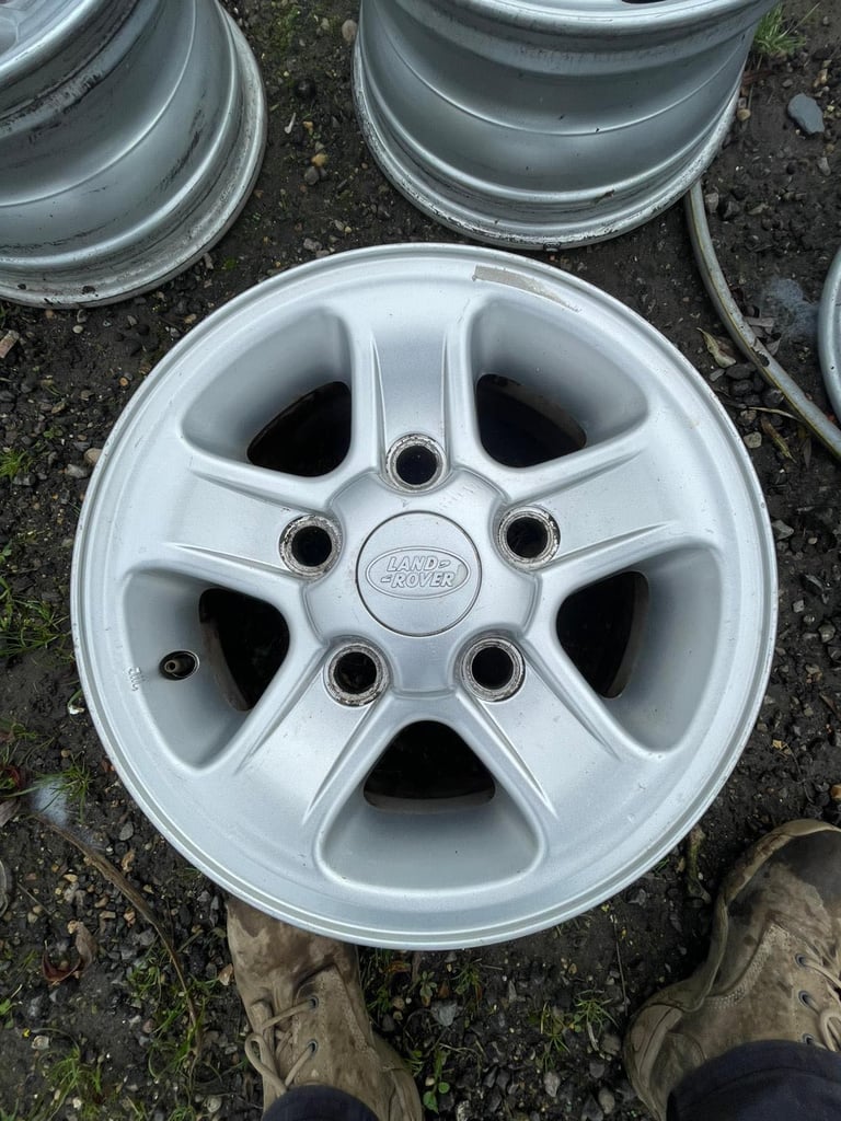 Land Rover Defender boost alloy wheels