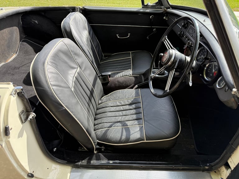 1965 MG MGB Pull Handle Roadster  Convertible PETROL Manual